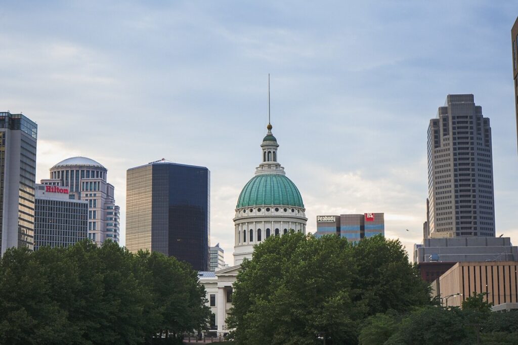 St Louis skyline with the domed roof of the courthouse visible. 